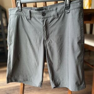 Travis Mathew Men’s Slate Grey Golf Short! 34” waist, 9 inch inseam! Pockets!